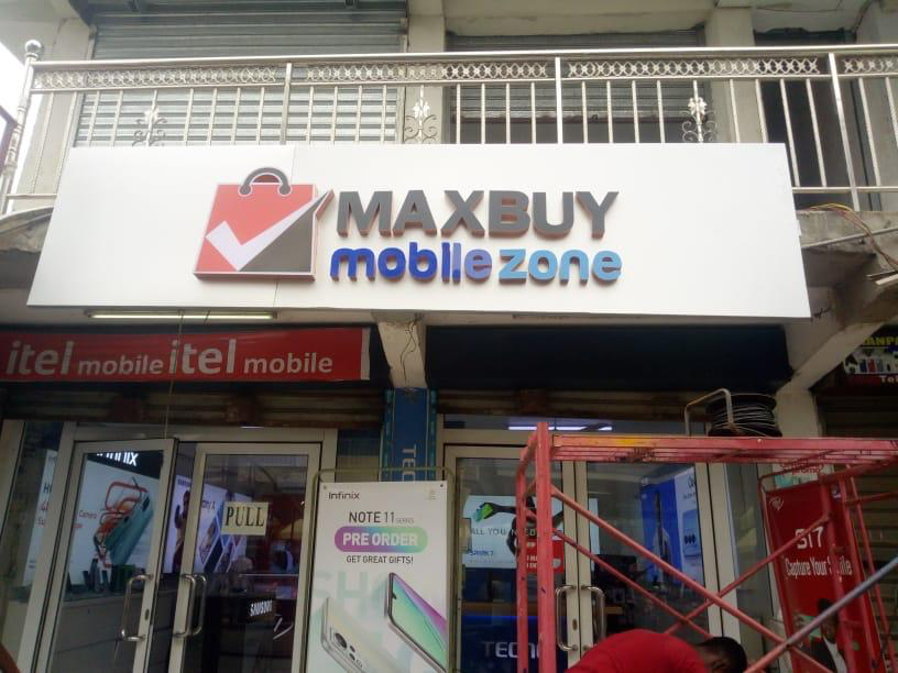 MaxBuy 3D Storefront Branding