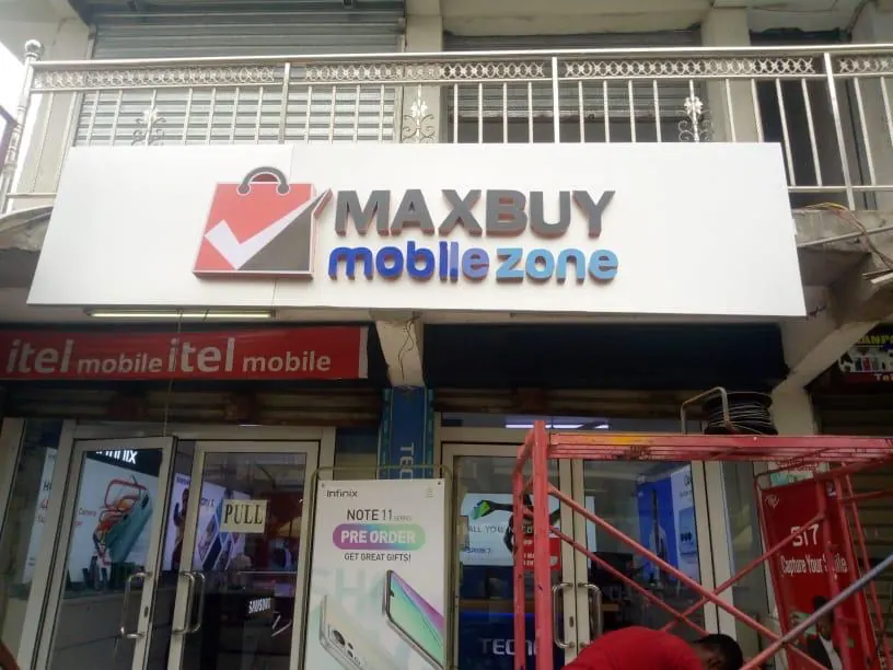 MaxBuy 3D Storefront Branding